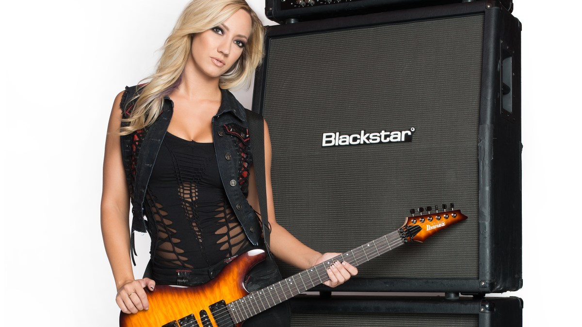 Nita Strauss Sam Ash