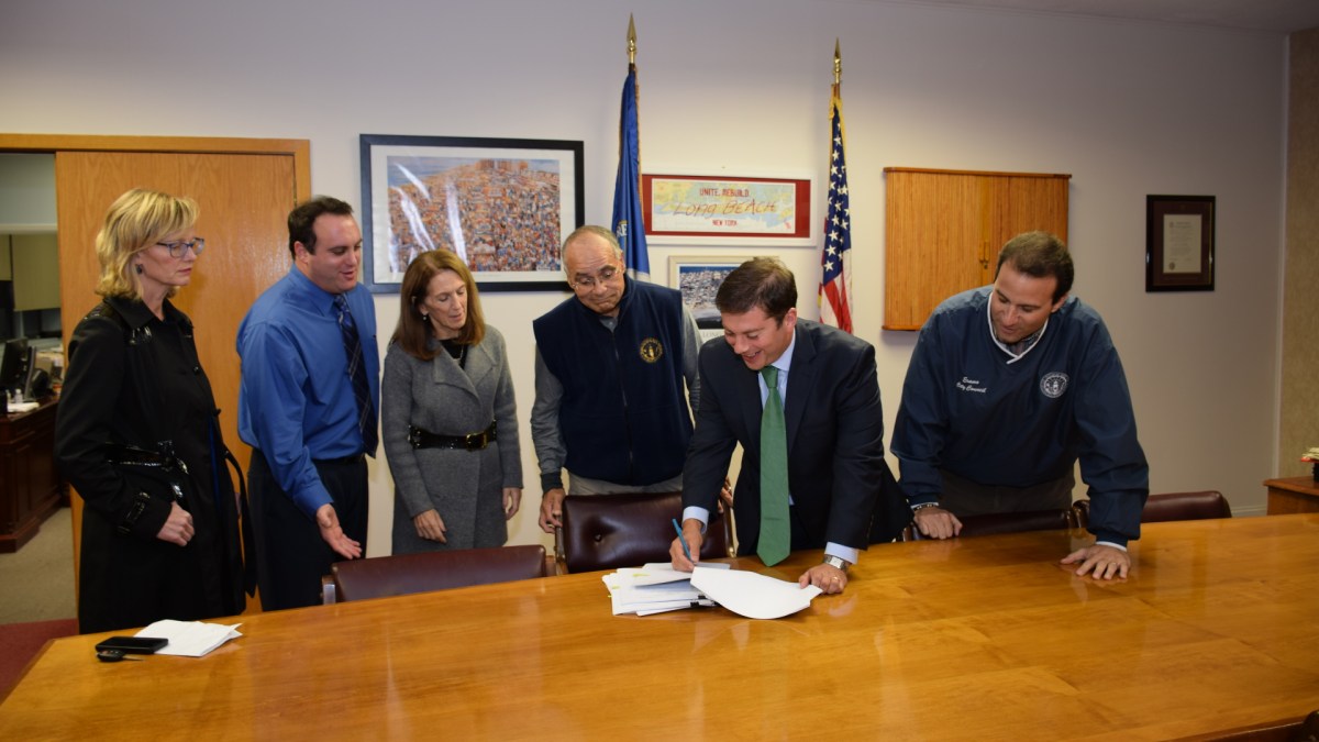 Long Beach City Manager Jack Schnirman