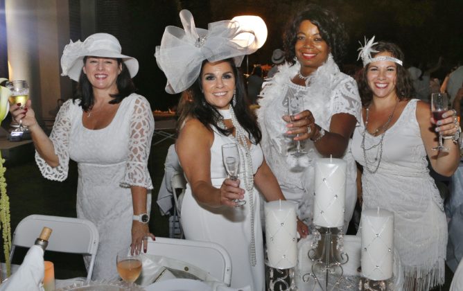 Chic Mystery Picnic Le Dîner En Blanc Debuts In Old Westbury 7803