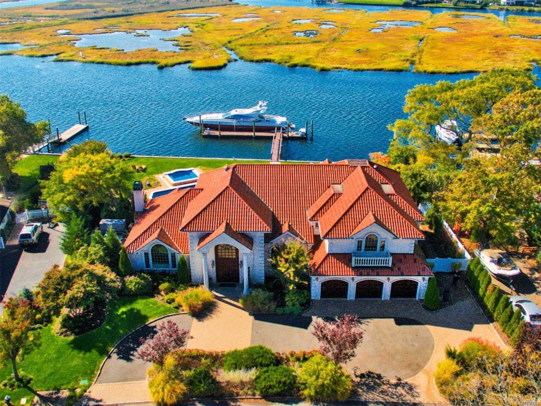 Luxurious Hewlett Harbor Colonial Asks 3.9M