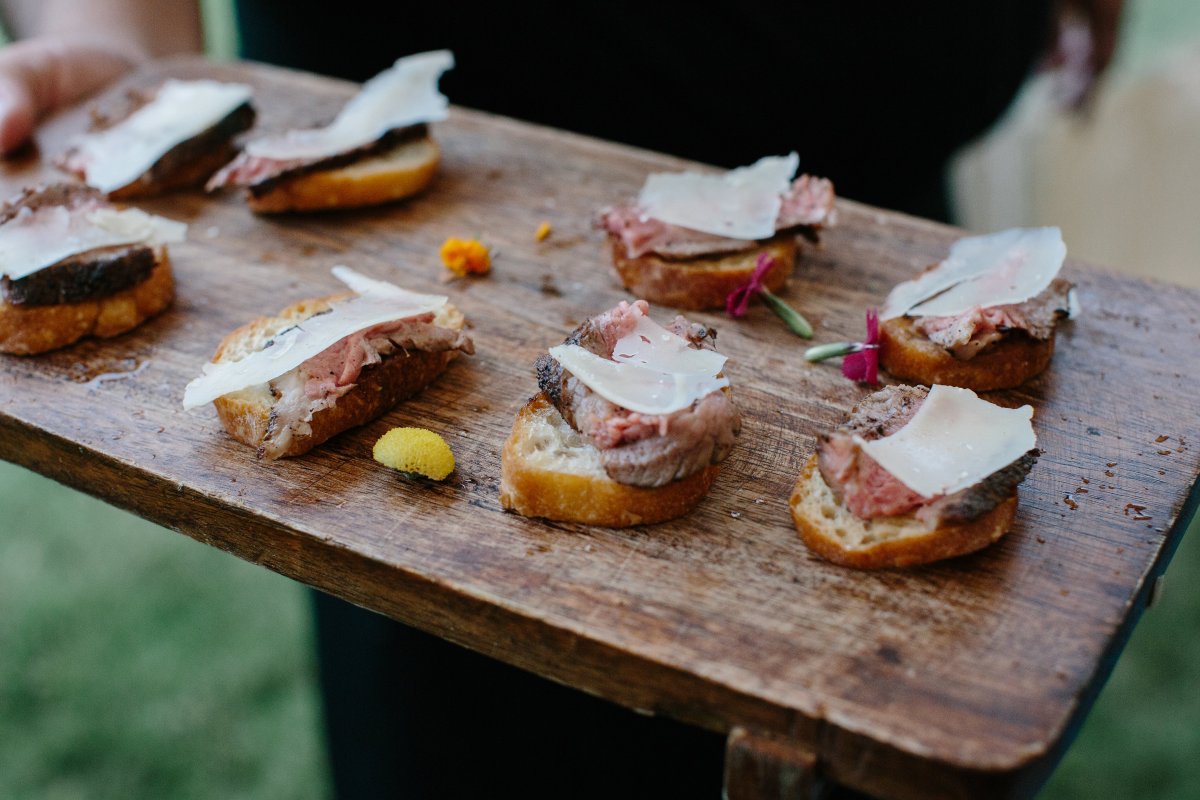 VIK photo-steak crostini