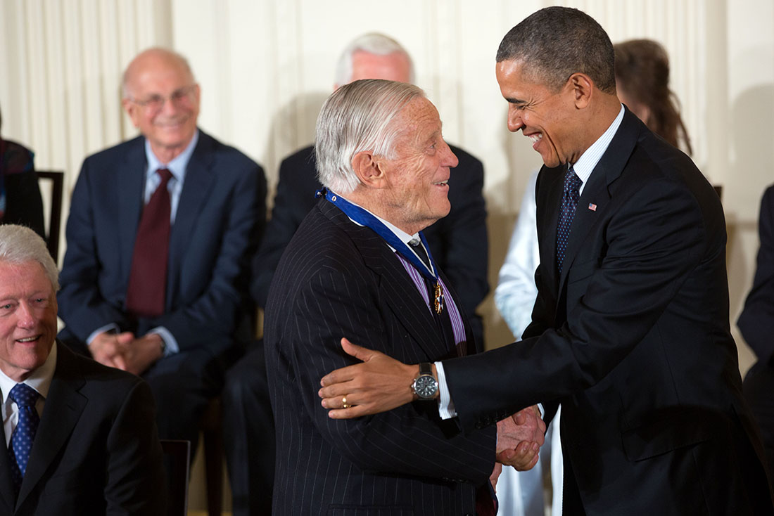 Bradlee pres obama medal 2013 off. wh photo