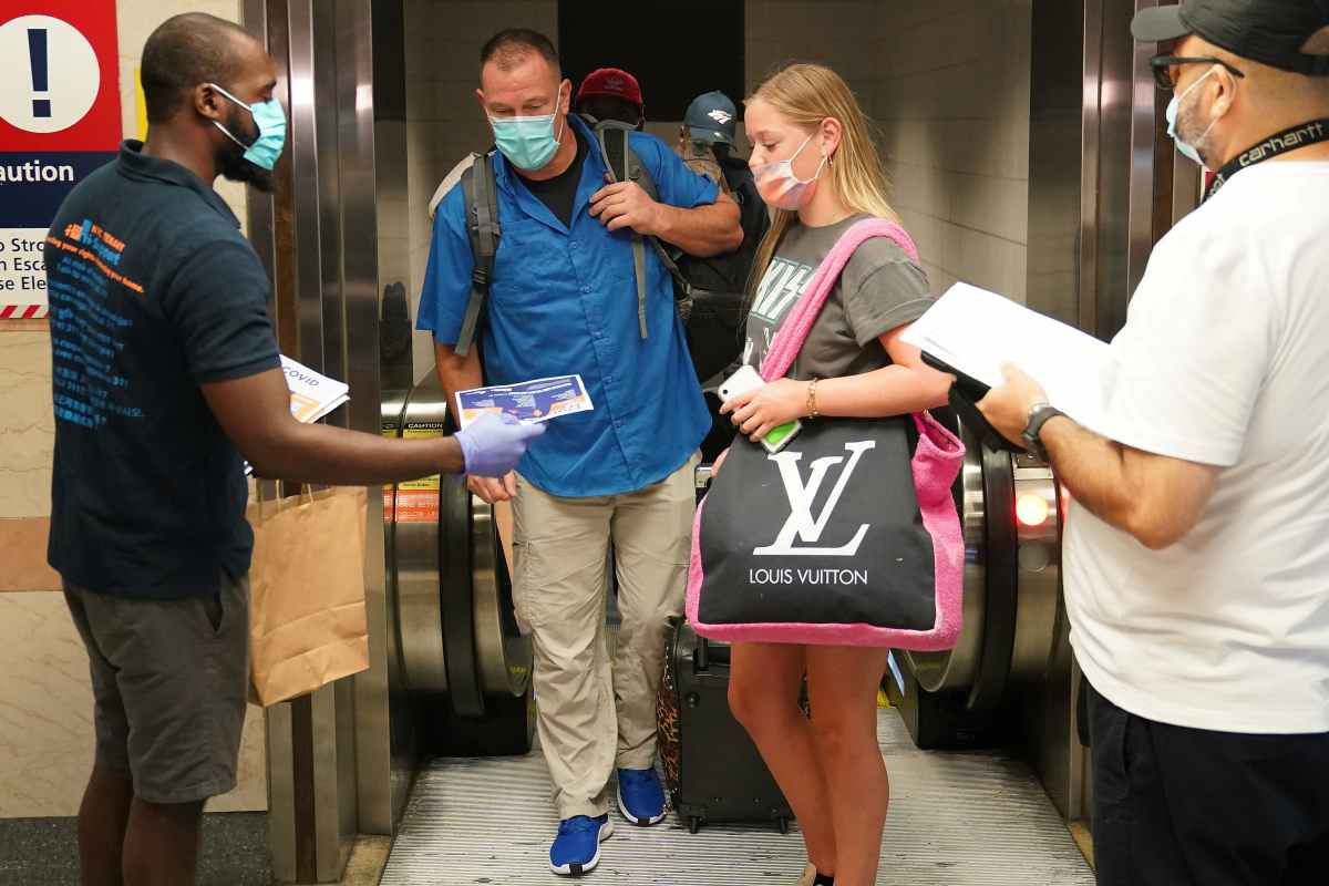 2020-08-06T200256Z_2_LYNXNPEG751LP_RTROPTP_4_HEALTH-CORONAVIRUS-NEW-YORK-QUARANTINE (1)