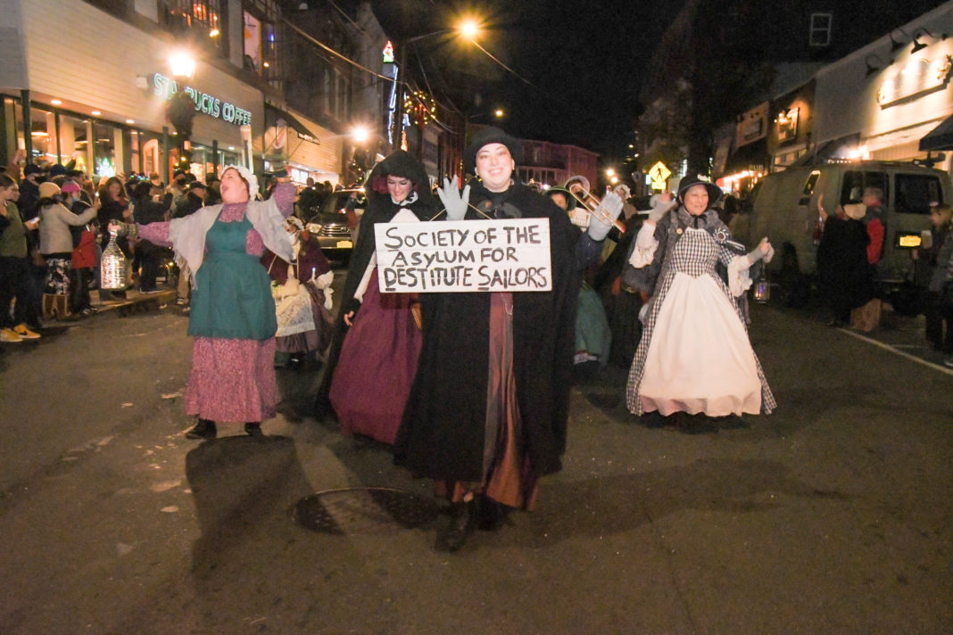 Port Jefferson Holds Annual Tree Lighting Ceremony