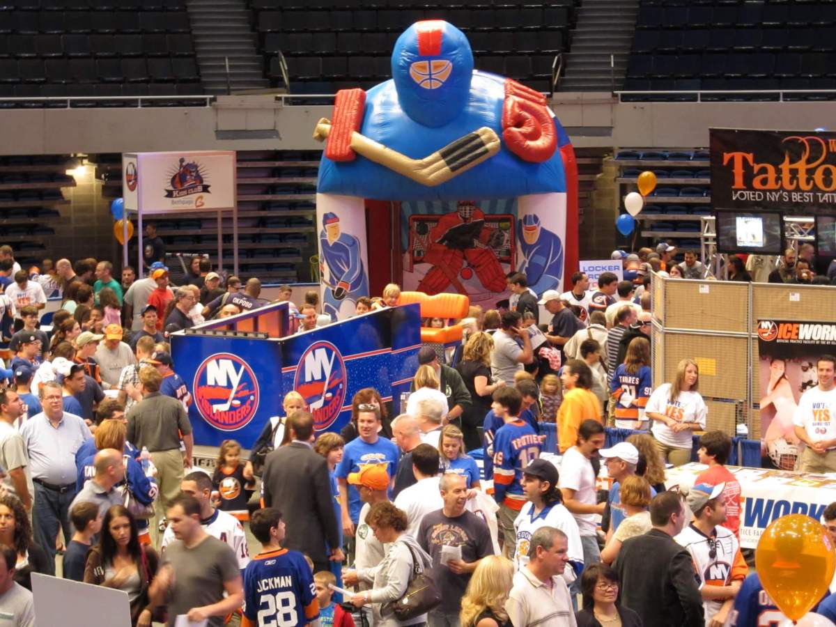 Over 13,000 fans celebrate draft day at Nassau Coliseum