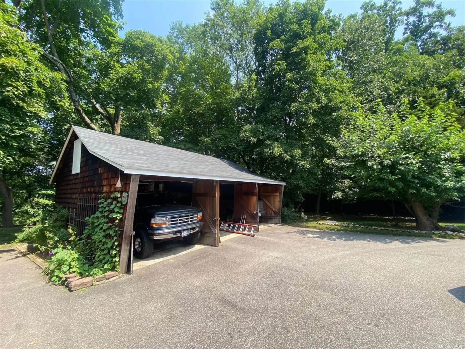 Saint James Farm Colonial Home from 1800s Asks 849K