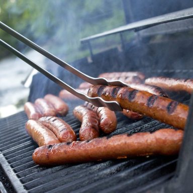 17747-hotdogs-on-a-grill-pv – Copy