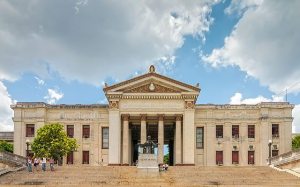 640px-Front_view_of_Universidad_de_La_Habana