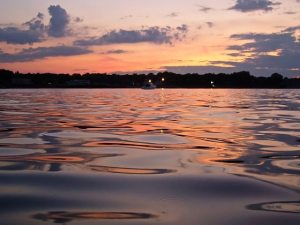 640px Manhasset Bay Moored Boat at Sunset 4