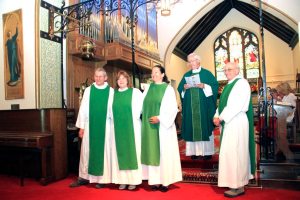 St. Stephen’s commissions Eucharistic Ministers, from left: Matt Bendix, Diana VonRoeschlaub, Rachel Golder, with Father Gary Parker and Eucharistic Minister and Clerk of the Vestry Alan Dinn