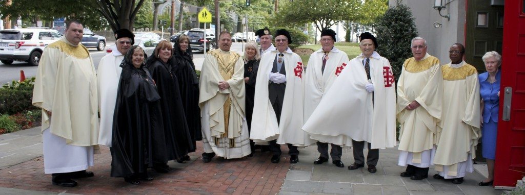 Fr. Bob, members of the Knights and Ladies of the Holy Sepulchre, clergy, and religious gathered before the processional into the Church.