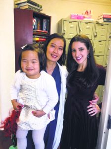 HettyChungE Dana Arschin FOX 5 reporter with Dr. Hetty Chung and her daughter Isabella at the filming of the recent FOX News segment 768x1024 1