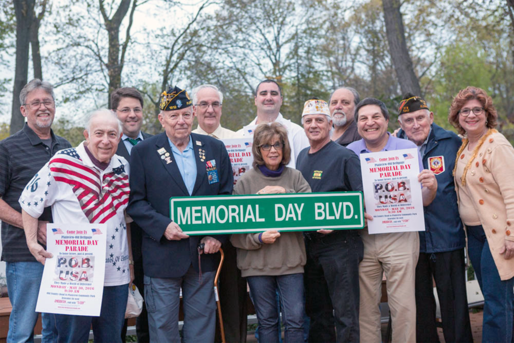 Front row, from left: Jerry Klein, Robert Reahl, Carol Symons, Joe Varrone, Sandy Rosenstein, Peter McCann, Francesca Carlow. Back row, from left: John Holzknecht, Andrew Lamkin, Jim Baker, PJ Guardino, Bob Thompson  (Photo by Leonard Symons)