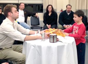 Reciting the prayer over the challah