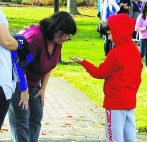 A student gardener shows the Park District’s Deputy Superintendent Lisa Goldberg something interesting.