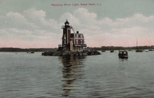 Here's another postcard view of the lighthouse, probably from about 1907. (From the collection of Alice Kasten)