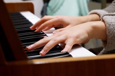 music-piano-hands-75149