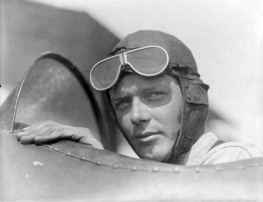 624px-Charles_Lindbergh,_wearing_helmet_with_goggles_up