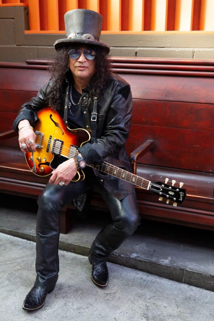 Slash with Gibson ES-335 photo credit_ Gene Kirkland