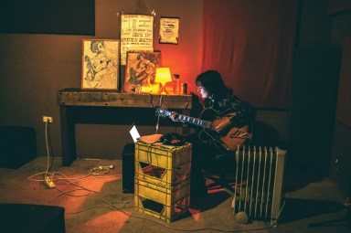 Studio Shot Courtney Barnett – 52 clr (credit Tajette O’Halloran) Audio Tech Mag