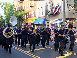 floralpark 2012 07 fp fire parade 8