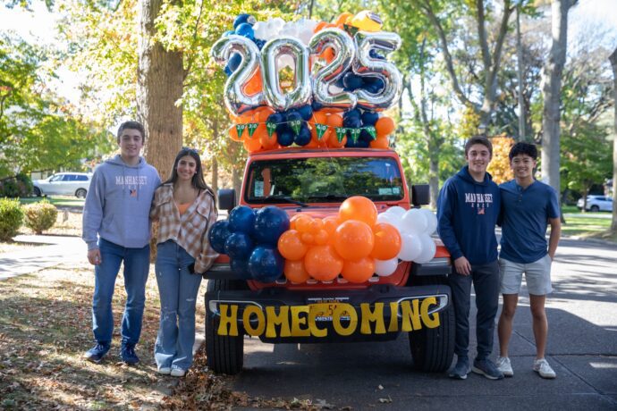 1 Manhasset Homecoming Class of 2025 with their decorated jeep ready to join the parade 690x460 1