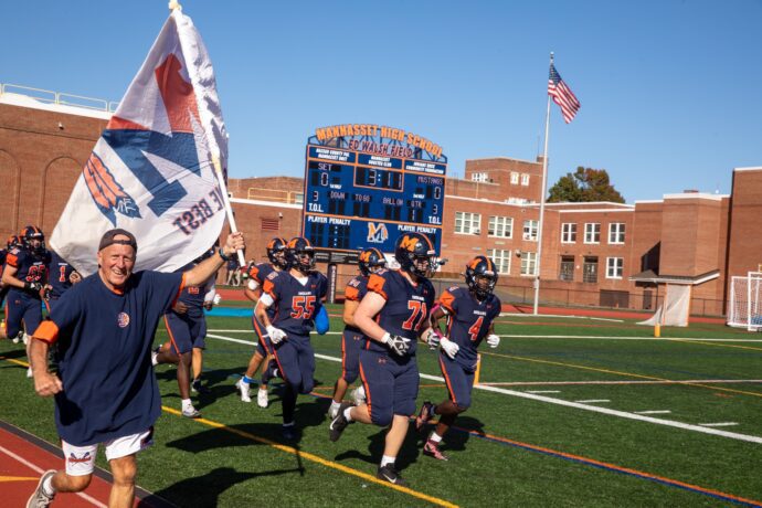 4 Manhasset Homecoming Set players make a grand entrance to start homecoming 690x460 1