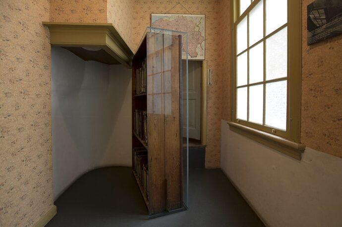 Anne Frank House bookcase e2 690x458 1