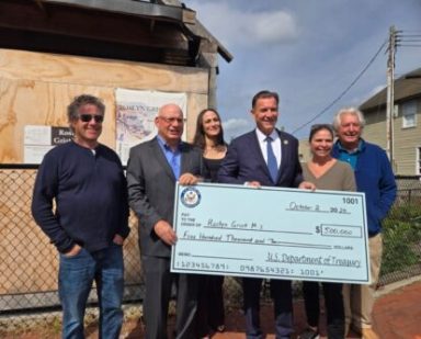 Suozzi at Grist Mill 1