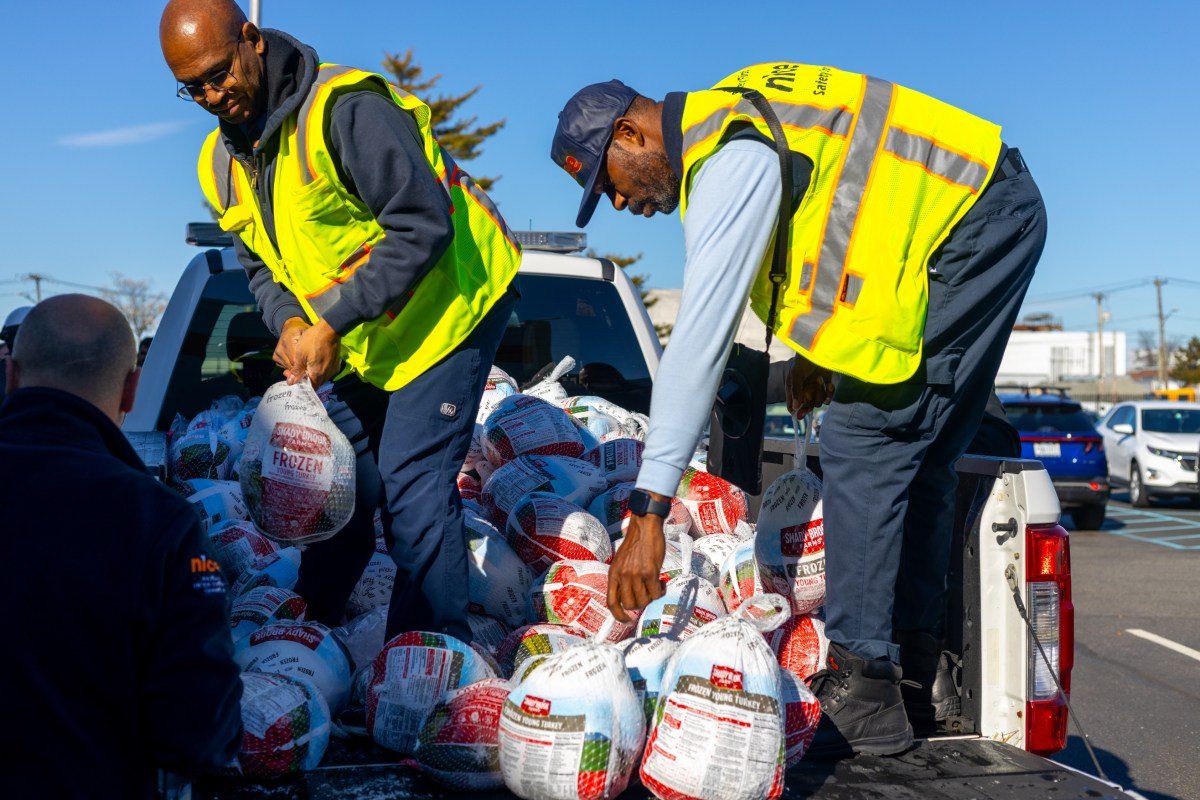 thanksgiving food pantries long island harvest