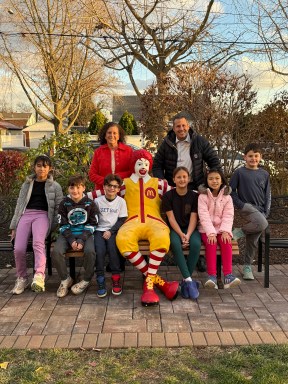 1- Munsey Park Kindness Club visits Ronald McDonald House copy[3]