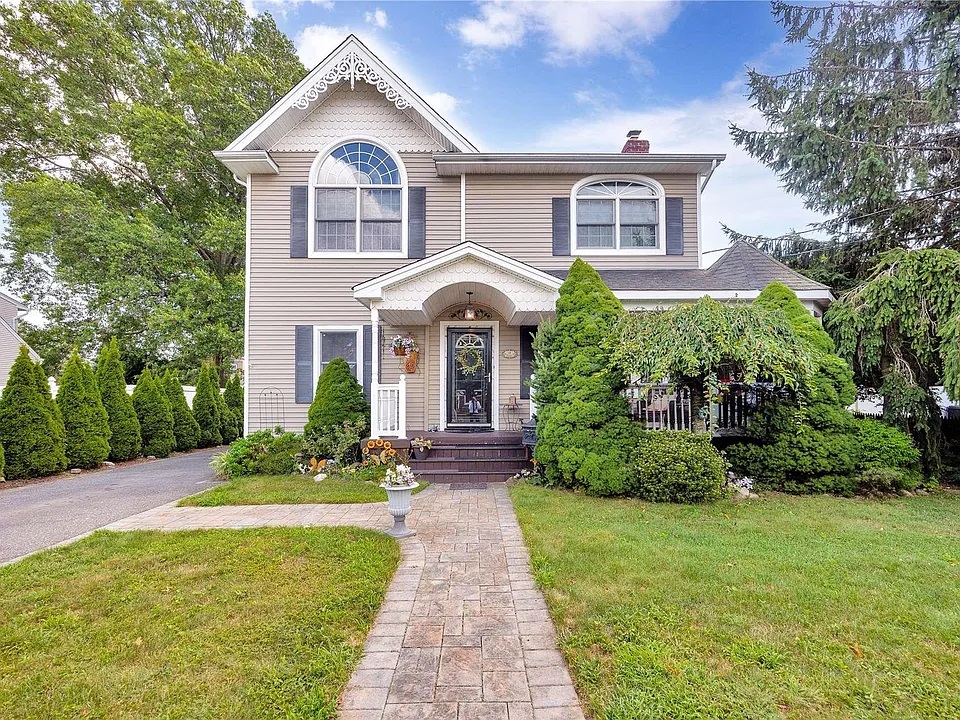 16 Intervale Ave. in Farmingdale