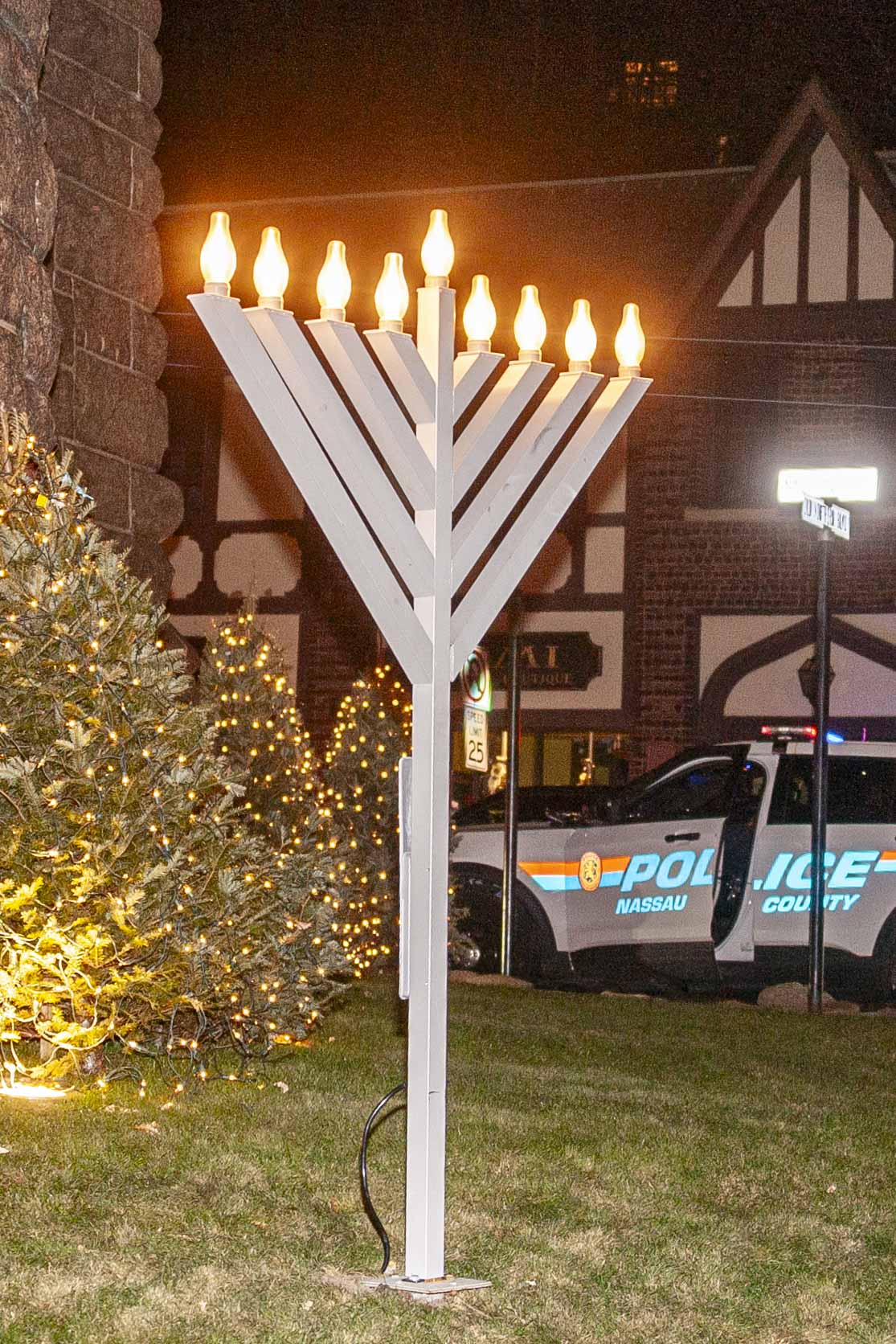 roslyn menorah lighting christmas hanukkah holiday