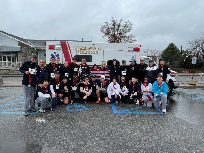 The Port Washington Fire Department running in Memory of Captain Robert Dayton