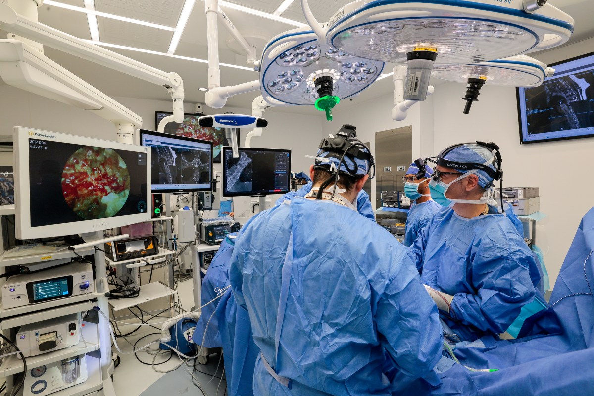 Dr. Daniel Sciubba performed the first spinal surgery using the Teligen Spine Surgical System in NYS on December 3 at North Shore University Hospital