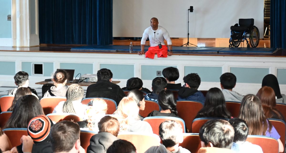 Rohan Murphy talking to students.