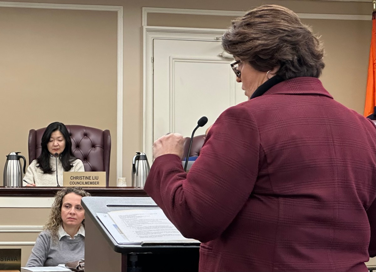 Attorney Kathleen Deegan Dickson presenting to the North Hempstead Town Board the details of London Jewelers' third floor addition