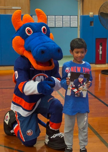 New York Islanders mascot with student.