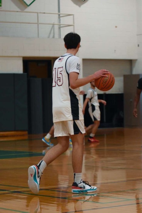 Mike Kondyra (15) of the MacArthur High School basketball team.