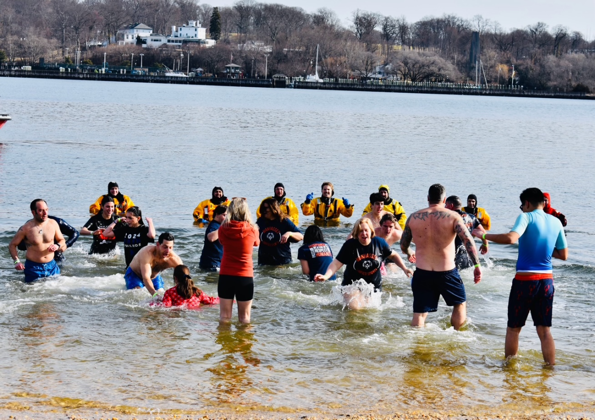 3-Manhasset-Unified-Sports-Club-Polar-Plunge