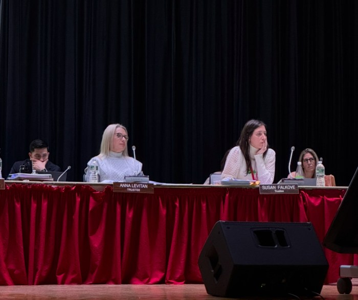 Syosset school board trustees discuss changes to the state graduation requirements