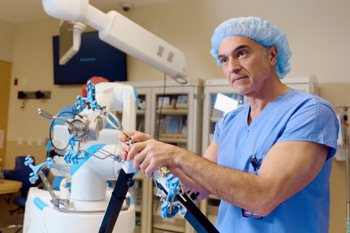 Richard Savino, MD, showcases robotic surgery capabilities in the operating room at NYU Langone Hospital-Suffolk.